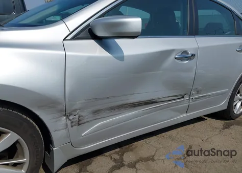 2015 Nissan Altima 2.5 Sv z USA, uszkodzony, nr VIN 1N4AL3AP5FC182865